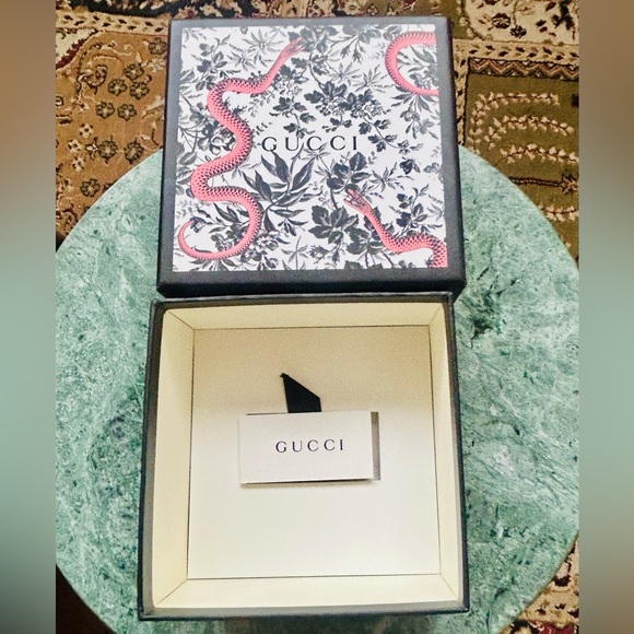 Gucci Interlocking GG Sterling Silver Bracelet with box and Gucci pouch. - Picture 12 of 15